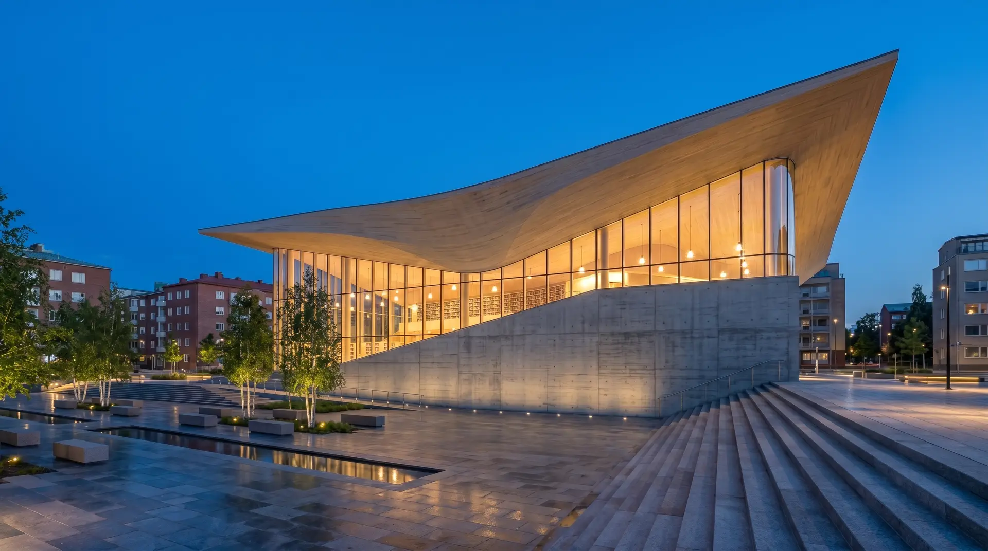 Het Culture House langs de westzijde in het blauwe uur